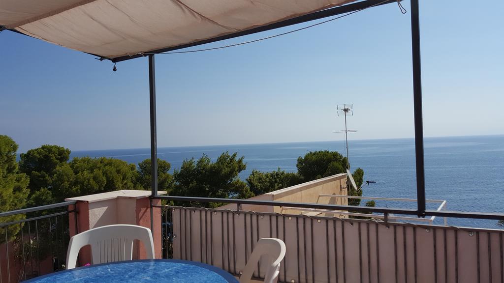 サンタ・フラーヴィア La Caletta Bed & Breakfast エクステリア 写真