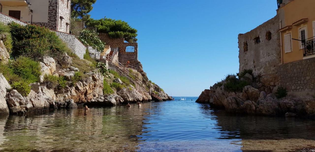 サンタ・フラーヴィア La Caletta Bed & Breakfast エクステリア 写真