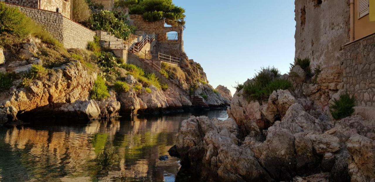 サンタ・フラーヴィア La Caletta Bed & Breakfast エクステリア 写真